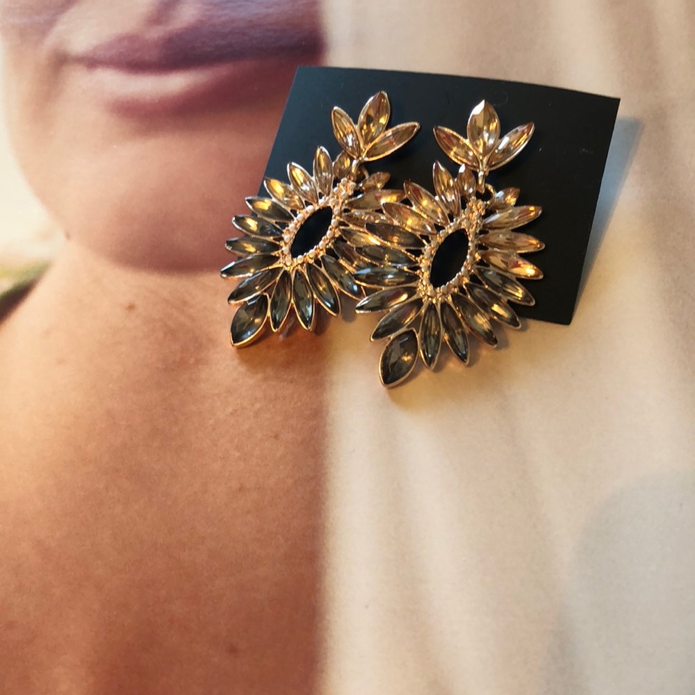 rose and gray flower drop earrings - Picture 2 of 3